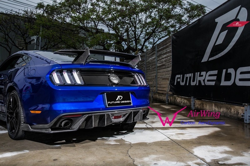 Mustang - HP-GT style Carbon Trunk Spoiler 01